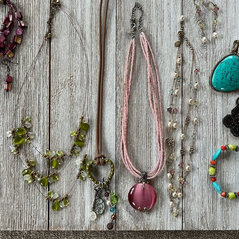 Lot of nice jewelry. Mostly from home jewelry parties. - Picture 3 of 4